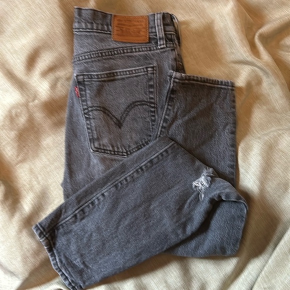 Levi’s wedgie VGUC high rise, button fly grey jeans, distressing on one leg. - Picture 9 of 15